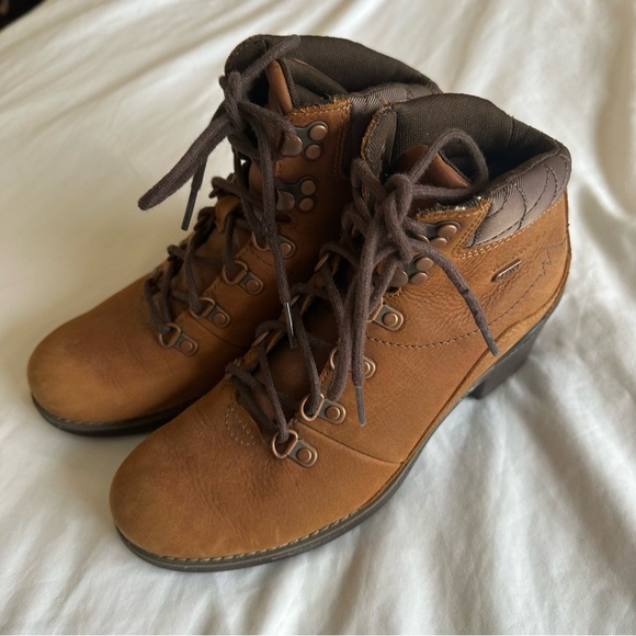 Merrell Chateau Ankle Boots size Women’s size 7